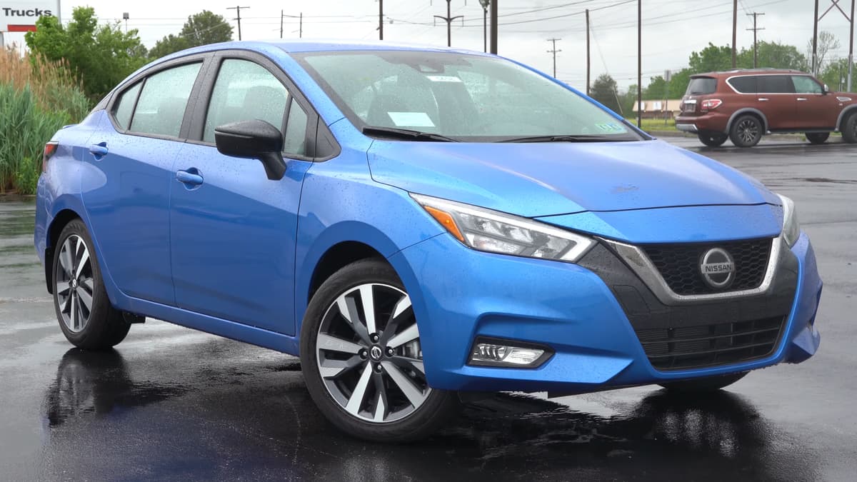 Nissan Versa (Blue)